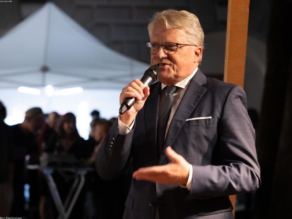 អត្ថិភាពនៃប្រព័ន្ធផ្សព្វផ្សាយ